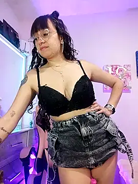 Snapshot of Pinkvixen69 chatting on May 8, 2026, 5:07 pm Pinkvixen69 online show from May 8, 2026, 5:07 pm