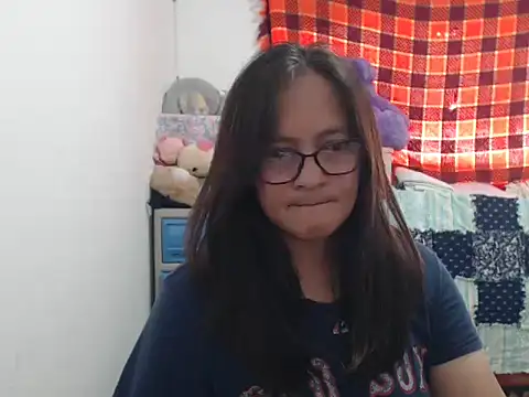 Snapshot of Kinkybela2025 chatting on November 18, 2025, 12:49 am Kinkybela2025 online show from November 18, 2025, 12:49 am