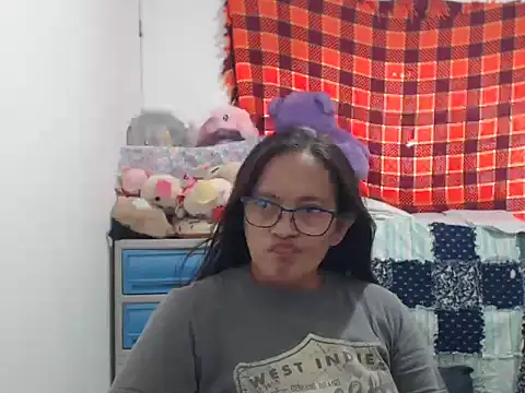 Snapshot of Kinkybela2025 chatting on November 20, 2025, 2:23 am Kinkybela2025 online show from November 20, 2025, 2:23 am