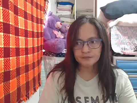 Snapshot of Kinkybela2025 chatting on November 25, 2025, 12:32 am Kinkybela2025 online show from November 25, 2025, 12:32 am