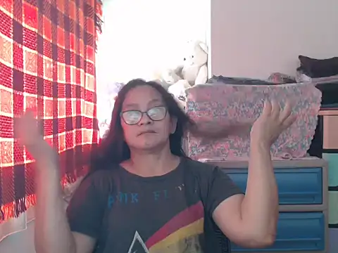 Snapshot of Kinkybela2025 chatting on January 14, 2026, 12:05 am Kinkybela2025 online show from January 14, 2026, 12:05 am