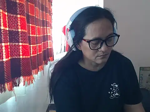 Snapshot of Kinkybela2025 chatting on June 7, 2026, 12:37 am Kinkybela2025 online show from June 7, 2026, 12:37 am