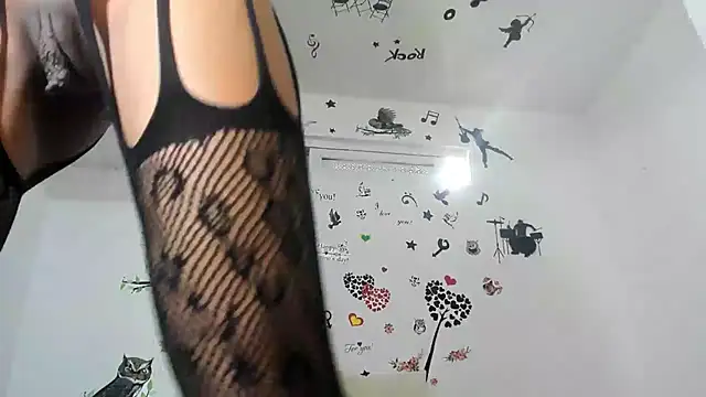 YAILIN 04 online show from November 18, 2025, 7:18 pm