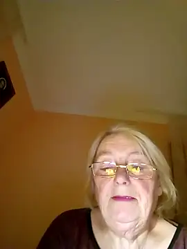 Snapshot of AmyLove353 chatting on October 31, 2025, 8:43 pm AmyLove353 online show from October 31, 2025, 8:43 pm