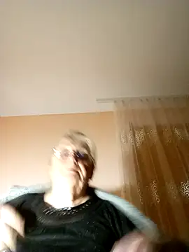 Snapshot of AmyLove353 chatting on November 11, 2025, 9:15 pm AmyLove353 online show from November 11, 2025, 9:15 pm