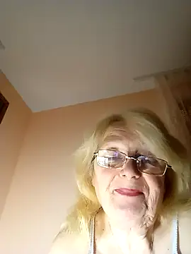 Snapshot of AmyLove353 chatting on November 13, 2025, 9:25 pm AmyLove353 online show from November 13, 2025, 9:25 pm