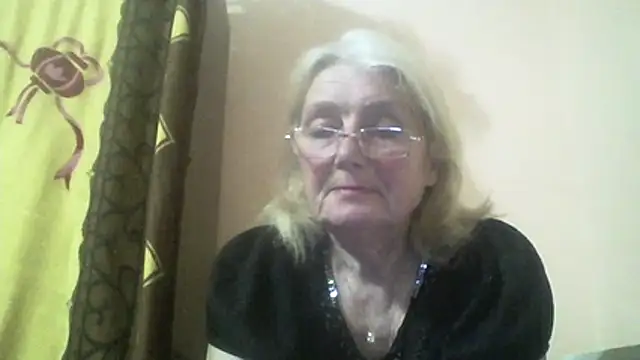 AmyLove353 online show from March 12, 2026, 9:32 pm