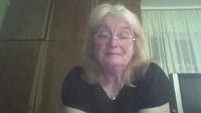 AmyLove353 online show from April 2, 2026, 8:39 pm