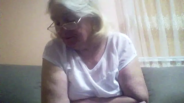 AmyLove353 online show from April 30, 2026, 8:37 pm