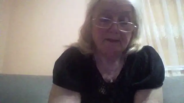 AmyLove353 online show from April 30, 2026, 8:57 pm