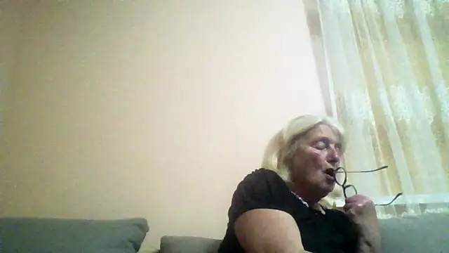 Snapshot of AmyLove353 chatting on June 17, 2026, 8:21 pm AmyLove353 online show from June 17, 2026, 8:21 pm