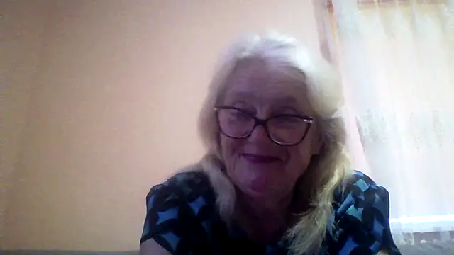 Snapshot of AmyLove353 chatting on June 25, 2026, 2:33 am AmyLove353 online show from June 25, 2026, 2:33 am