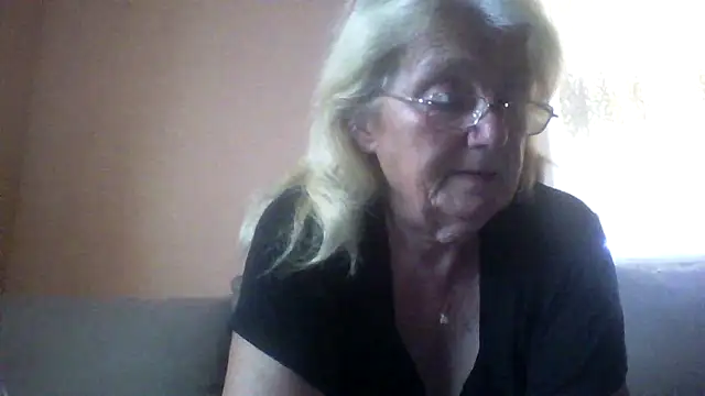 Snapshot of AmyLove353 chatting on July 2, 2026, 3:23 am AmyLove353 online show from July 2, 2026, 3:23 am