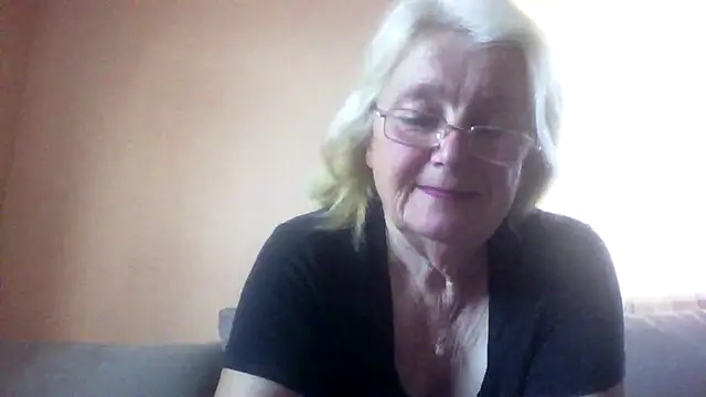 Snapshot of AmyLove353 chatting on July 15, 2026, 4:40 am AmyLove353 online show from July 15, 2026, 4:40 am