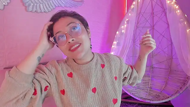 Snapshot of Juliexxxtasy chatting on November 1, 2025, 11:45 am Juliexxxtasy online show from November 1, 2025, 11:45 am