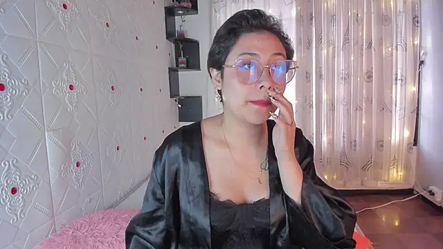 Snapshot of Juliexxxtasy chatting on November 3, 2025, 11:44 am Juliexxxtasy online show from November 3, 2025, 11:44 am