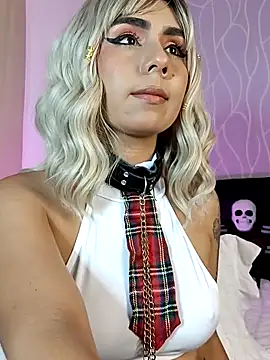 Snapshot of Emilyvalk_ chatting on October 22, 2025, 7:35 pm Emilyvalk online show from October 22, 2025, 7:35 pm