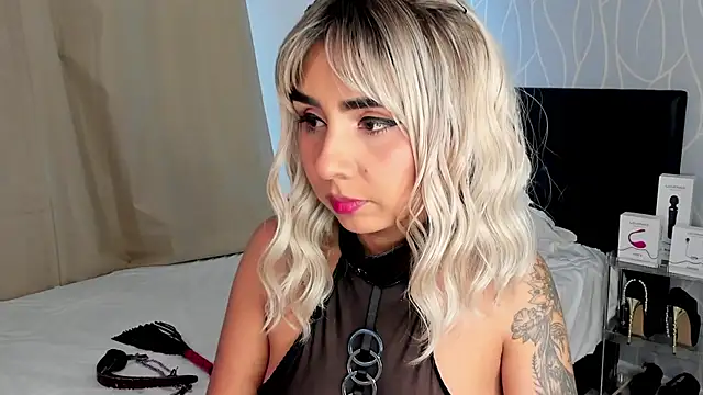 Snapshot of Emilyvalk_ chatting on December 14, 2025, 8:46 pm Emilyvalk online show from December 14, 2025, 8:46 pm