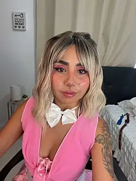 Emilyvalk  online show from May 29, 2026, 9:02 pm