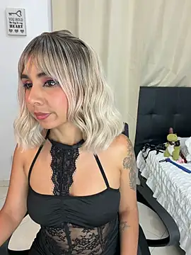 Emilyvalk  online show from June 11, 2026, 12:19 am