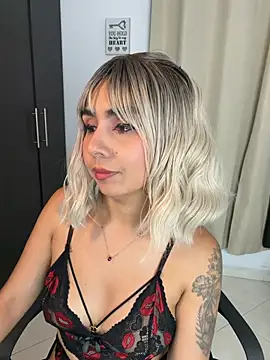 Emilyvalk  online show from June 22, 2026, 10:18 pm