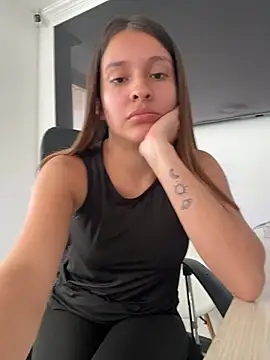 Snapshot of Talia_Bonet chatting on May 13, 2026, 4:37 pm Talia Bonet online show from May 13, 2026, 4:37 pm