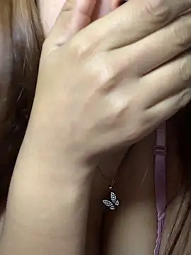 Snapshot of Tefii2298 chatting on October 31, 2025, 4:35 am Tefii2298 online show from October 31, 2025, 4:35 am