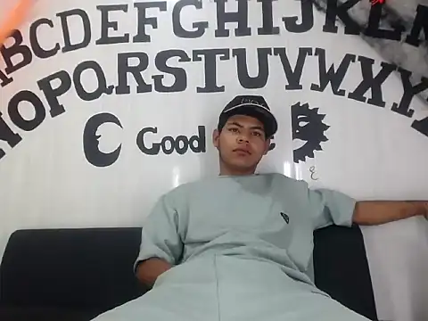 Snapshot of Yordi_Alpha chatting on October 31, 2025, 12:28 pm Yordi Alpha online show from October 31, 2025, 12:28 pm