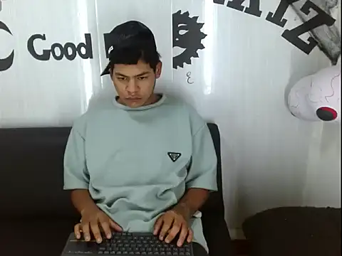 Snapshot of Yordi_Alpha chatting on November 1, 2025, 1:57 pm Yordi Alpha online show from November 1, 2025, 1:57 pm