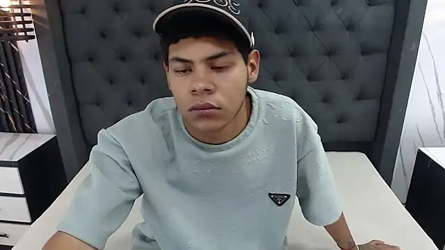 Snapshot of Yordi_Alpha chatting on November 3, 2025, 1:01 pm Yordi Alpha online show from November 3, 2025, 1:01 pm