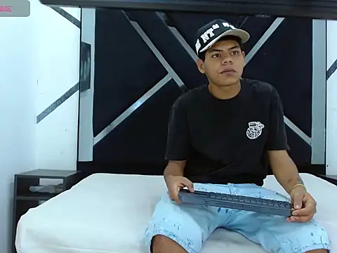 Snapshot of Yordi_Alpha chatting on November 5, 2025, 1:11 pm Yordi Alpha online show from November 5, 2025, 1:11 pm