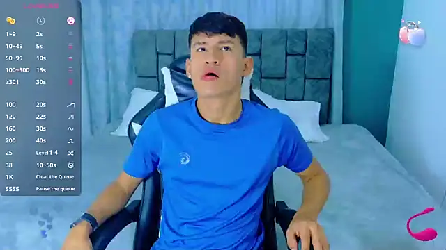 Snapshot of Nicolas_Torres_ chatting on October 21, 2025, 5:52 am Nicolas Torres online show from October 21, 2025, 5:52 am