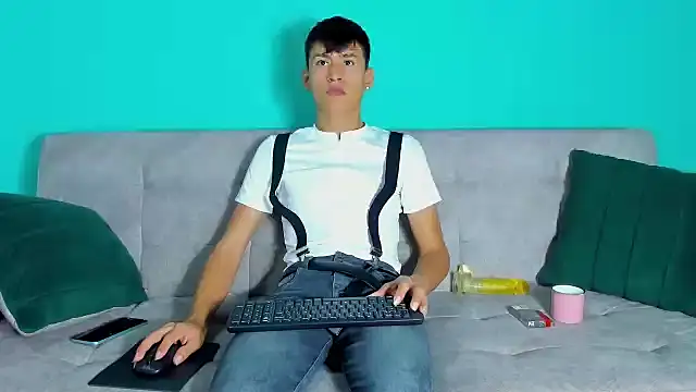 Snapshot of Nicolas_Torres_ chatting on October 24, 2025, 6:10 am Nicolas Torres online show from October 24, 2025, 6:10 am