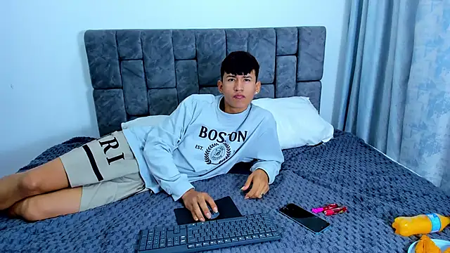 Snapshot of Nicolas_Torres_ chatting on October 28, 2025, 7:12 am Nicolas Torres online show from October 28, 2025, 7:12 am