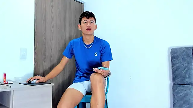 Snapshot of Nicolas_Torres_ chatting on October 31, 2025, 7:42 am Nicolas Torres online show from October 31, 2025, 7:42 am