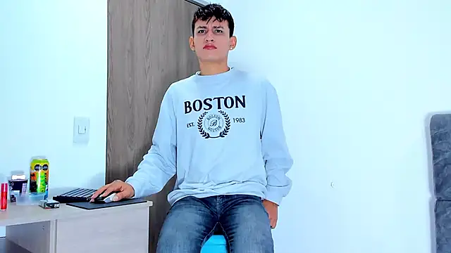 Snapshot of Nicolas_Torres_ chatting on November 1, 2025, 2:35 am Nicolas Torres online show from November 1, 2025, 2:35 am