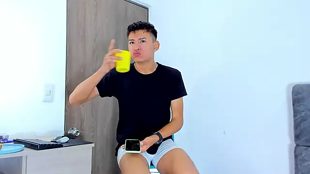 Snapshot of Nicolas_Torres_ chatting on November 7, 2025, 7:30 am Nicolas Torres online show from November 7, 2025, 7:30 am