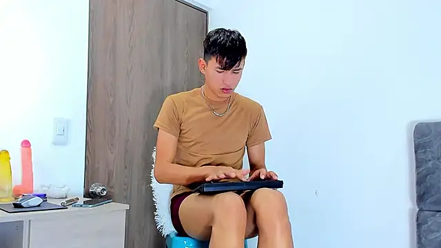 Snapshot of Nicolas_Torres_ chatting on November 12, 2025, 4:24 am Nicolas Torres online show from November 12, 2025, 4:24 am