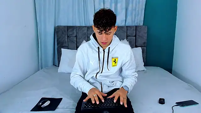 Snapshot of Nicolas_Torres_ chatting on November 21, 2025, 4:00 am Nicolas Torres online show from November 21, 2025, 4:00 am