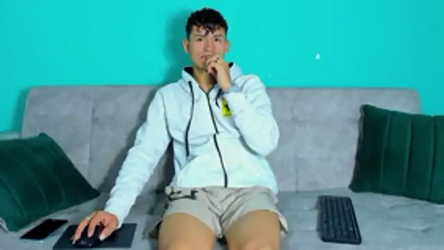 Snapshot of Nicolas_Torres_ chatting on November 23, 2025, 5:18 am Nicolas Torres online show from November 23, 2025, 5:18 am