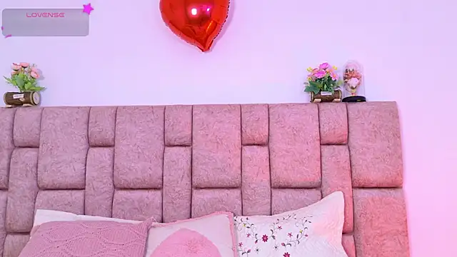 Snapshot of Karina_Wong chatting on October 22, 2025, 7:57 pm Karina Wong online show from October 22, 2025, 7:57 pm