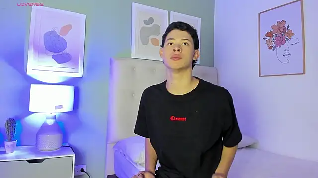 ApoloRicci online show from March 5, 2026, 8:05 pm