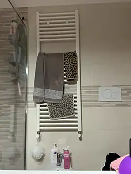 gatitalocahot online show from December 22, 2025, 9:12 pm