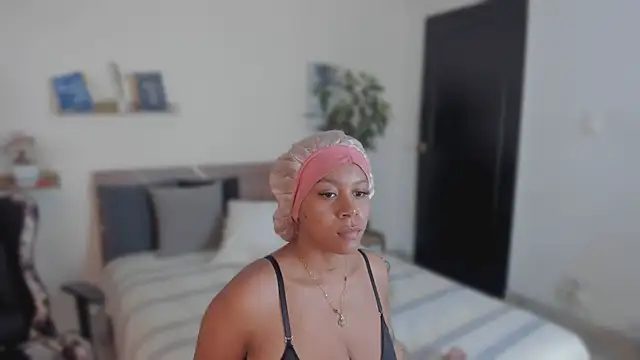 YariRose online show from July 14, 2026, 3:40 pm
