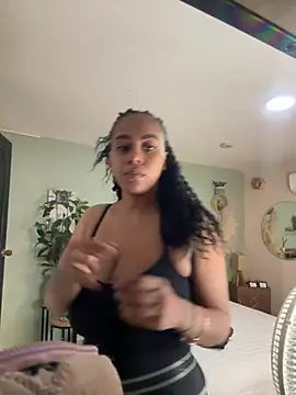 YariRose online show from July 22, 2026, 3:04 pm
