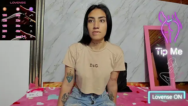 Snapshot of Sasha_Blonde chatting on October 31, 2025, 2:07 pm Sasha Blonde online show from October 31, 2025, 2:07 pm