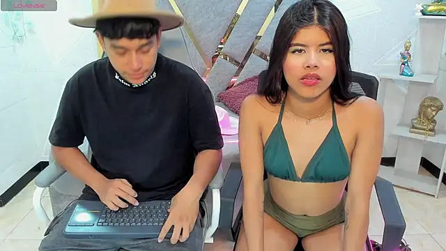 Snapshot of Sidney_Brownn chatting on November 17, 2025, 9:53 pm Sidney Brownn online show from November 17, 2025, 9:53 pm