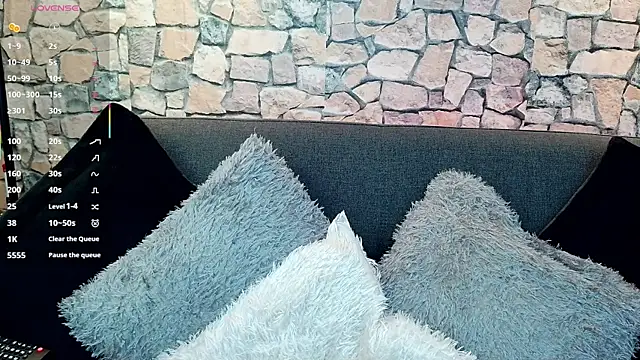 Snapshot of mia_roux1 chatting on October 31, 2025, 5:25 pm mia roux1 online show from October 31, 2025, 5:25 pm