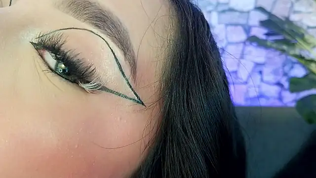 Snapshot of mia_roux1 chatting on November 19, 2025, 5:13 pm mia roux1 online show from November 19, 2025, 5:13 pm