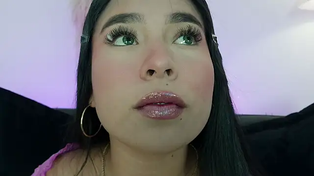 Snapshot of mia_roux1 chatting on May 23, 2026, 11:20 pm mia roux1 online show from May 23, 2026, 11:20 pm